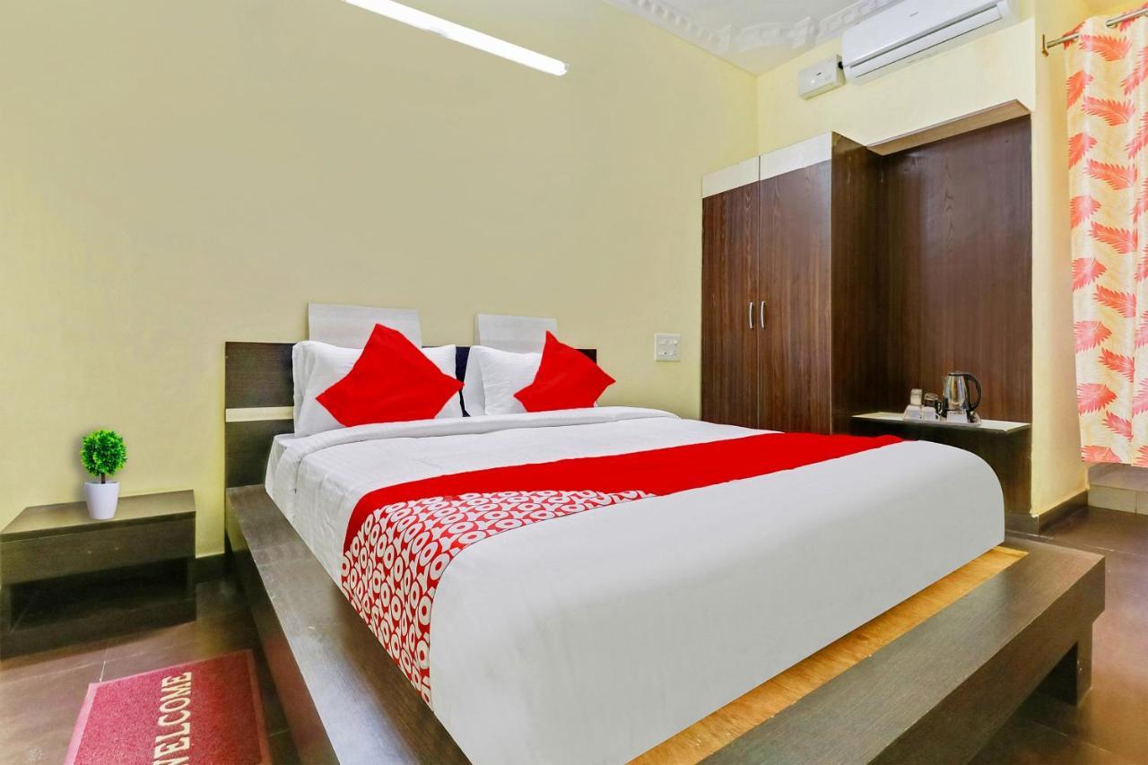 Hotel Oyo J P Palace à Dod Ballāpur Extérieur photo