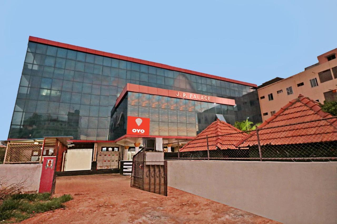 Hotel Oyo J P Palace à Dod Ballāpur Extérieur photo