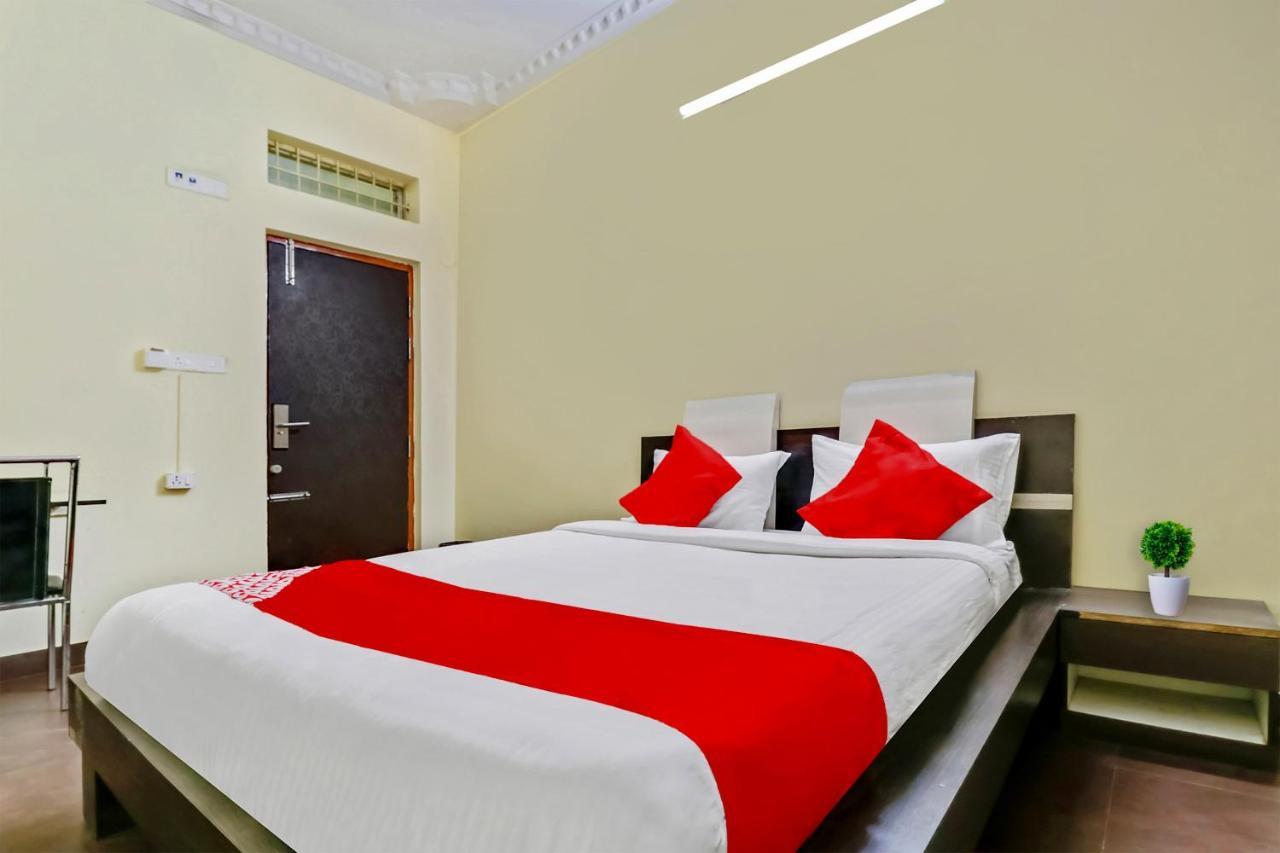 Hotel Oyo J P Palace à Dod Ballāpur Extérieur photo