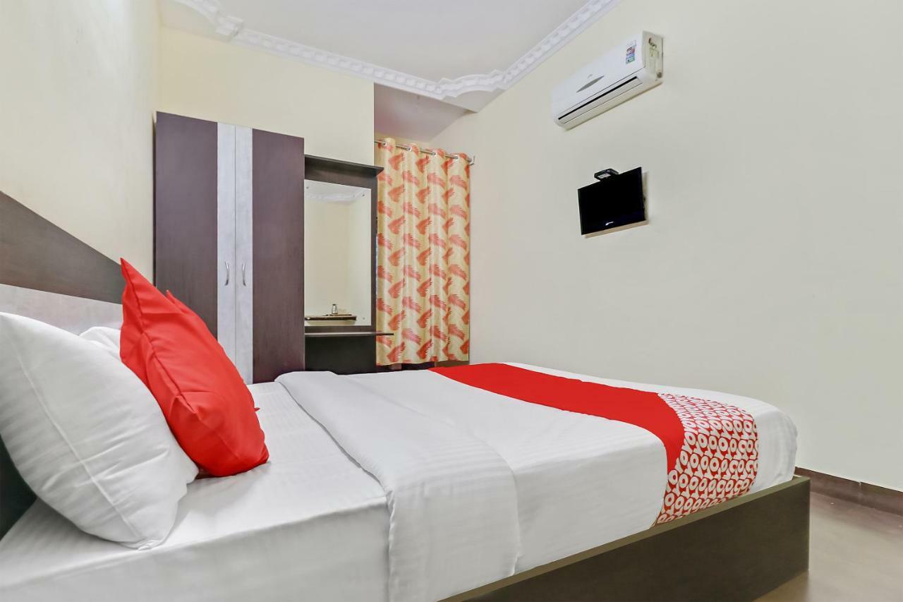 Hotel Oyo J P Palace à Dod Ballāpur Extérieur photo